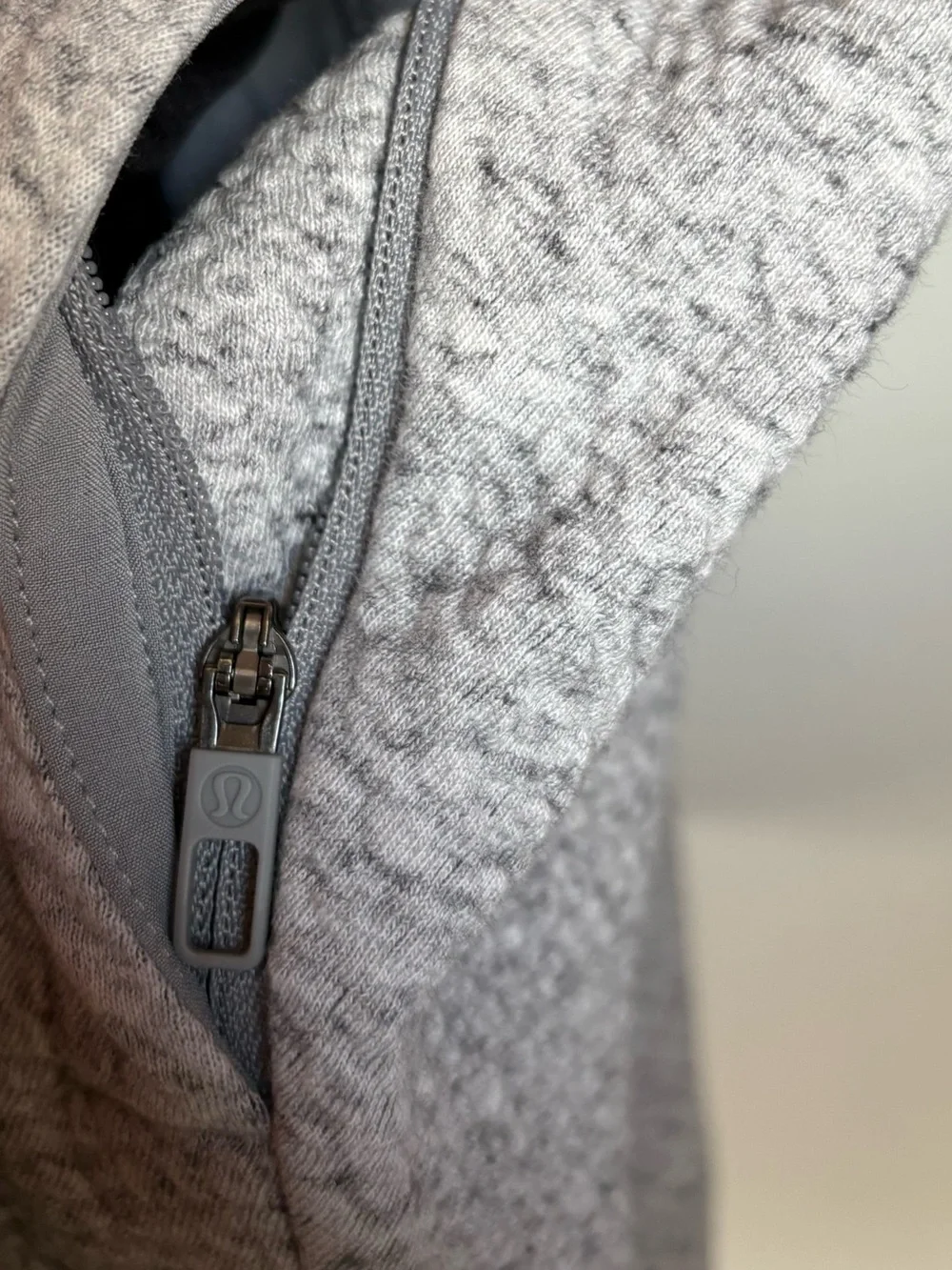 Lululemon Men’s At Ease Crew Neck Sweatshirt Heathered Grey Textured Size M - Picture 5 of 9